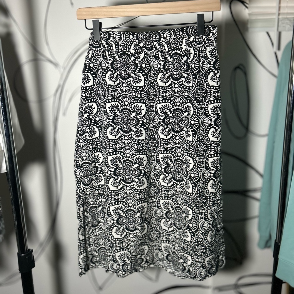Old Navy Black and White Pencil Skirt W/ Side Slits, women’s XS